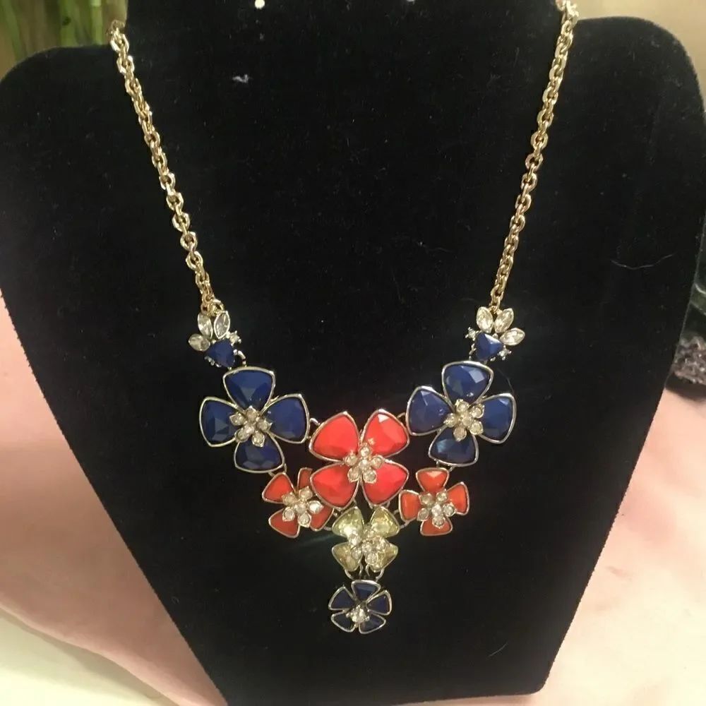 NWT The Limited Goldtone Enamel Flower Necklace